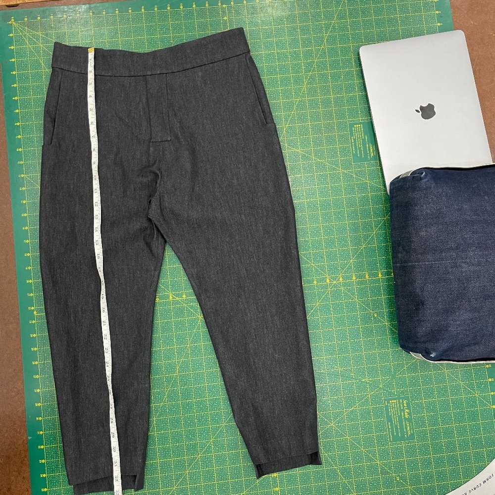 RARE UNISEX Rad Hourani black jogger jeans size 2 (M)